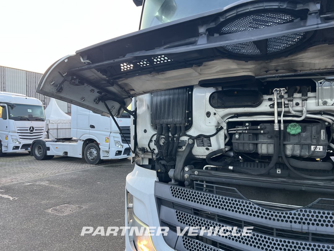 frontLeft : Mercedes Actros 1848 Tractor