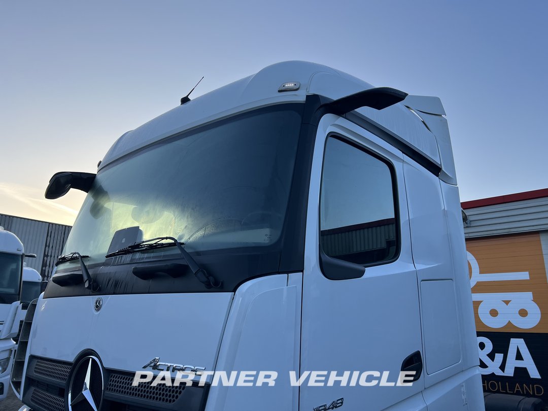 frontLeft : Mercedes Actros 1848 Tractor