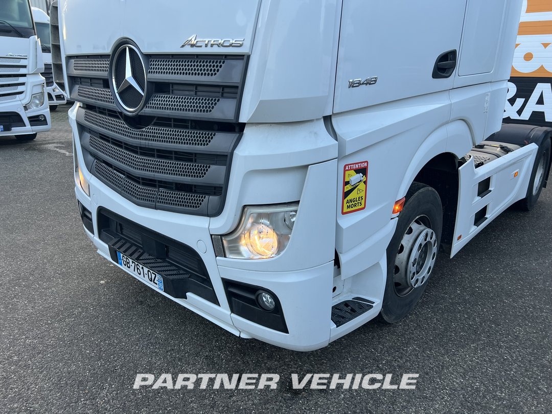 frontLeft : Mercedes Actros 1848 Tractor