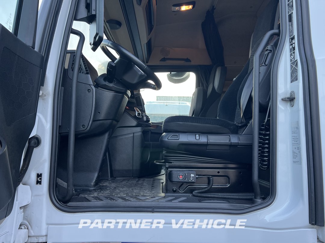 frontLeft : Mercedes Actros 1848 Tractor