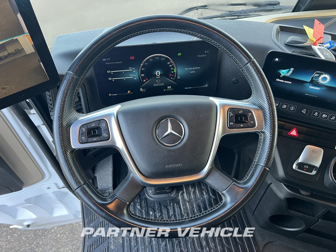 frontLeft : Mercedes Actros 1848 Tractor