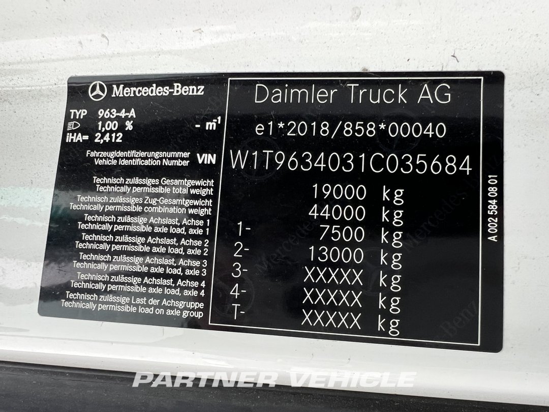 frontLeft : Mercedes Actros 1845 Tractor
