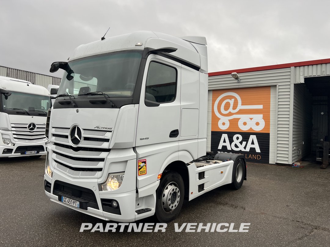 frontLeft : Mercedes Actros 1845 Tractor