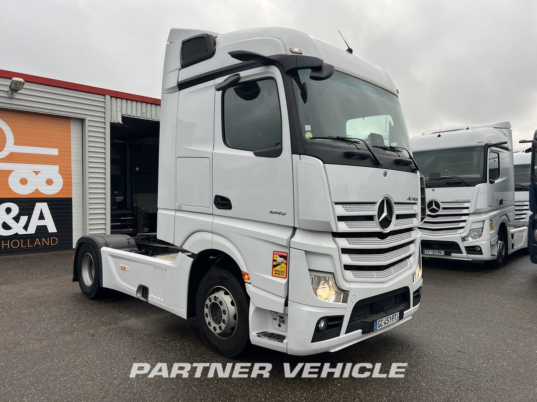 frontLeft : Mercedes Actros 1845 Tractor
