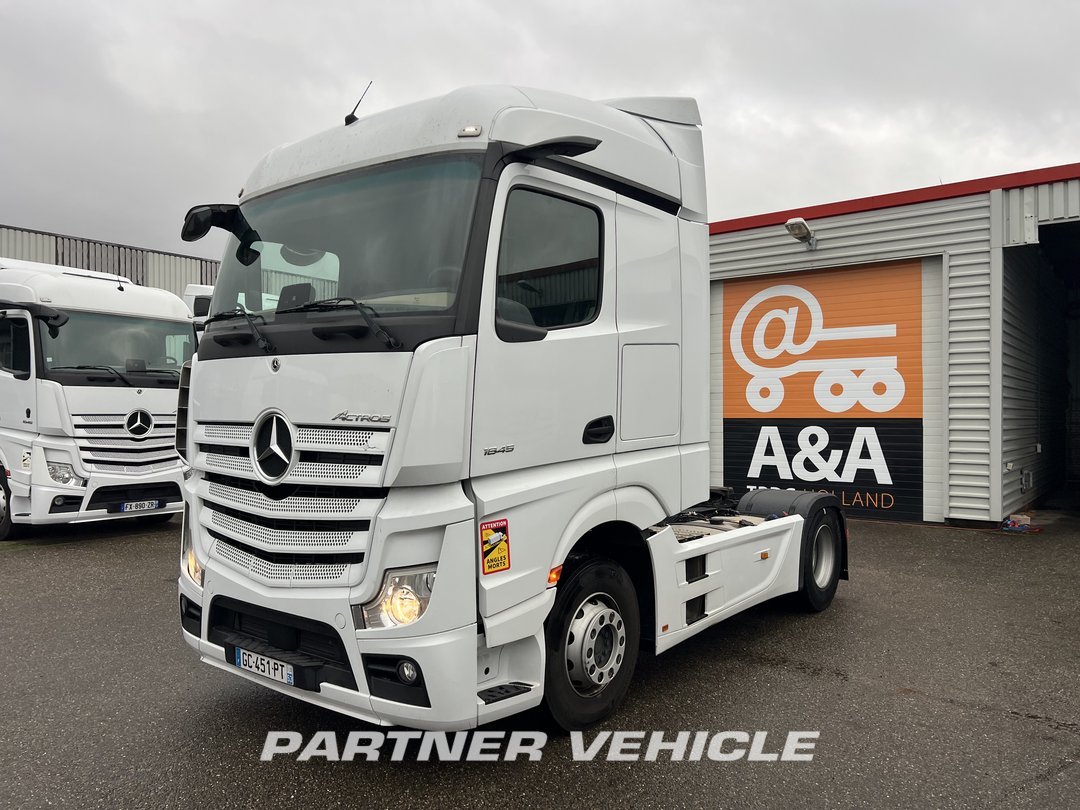frontLeft : Mercedes Actros 1845 Tractor