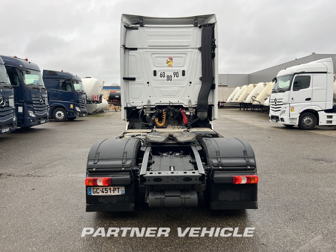 frontLeft : Mercedes Actros 1845 Tractor