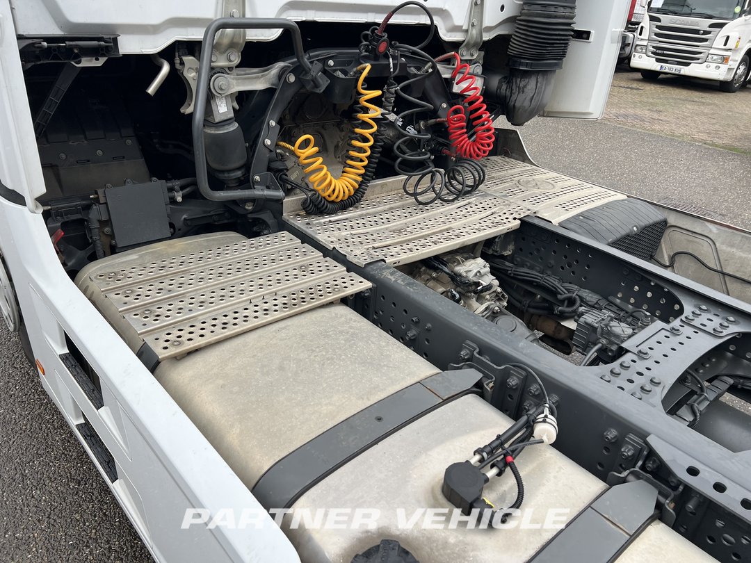 frontLeft : Mercedes Actros 1845 Tractor