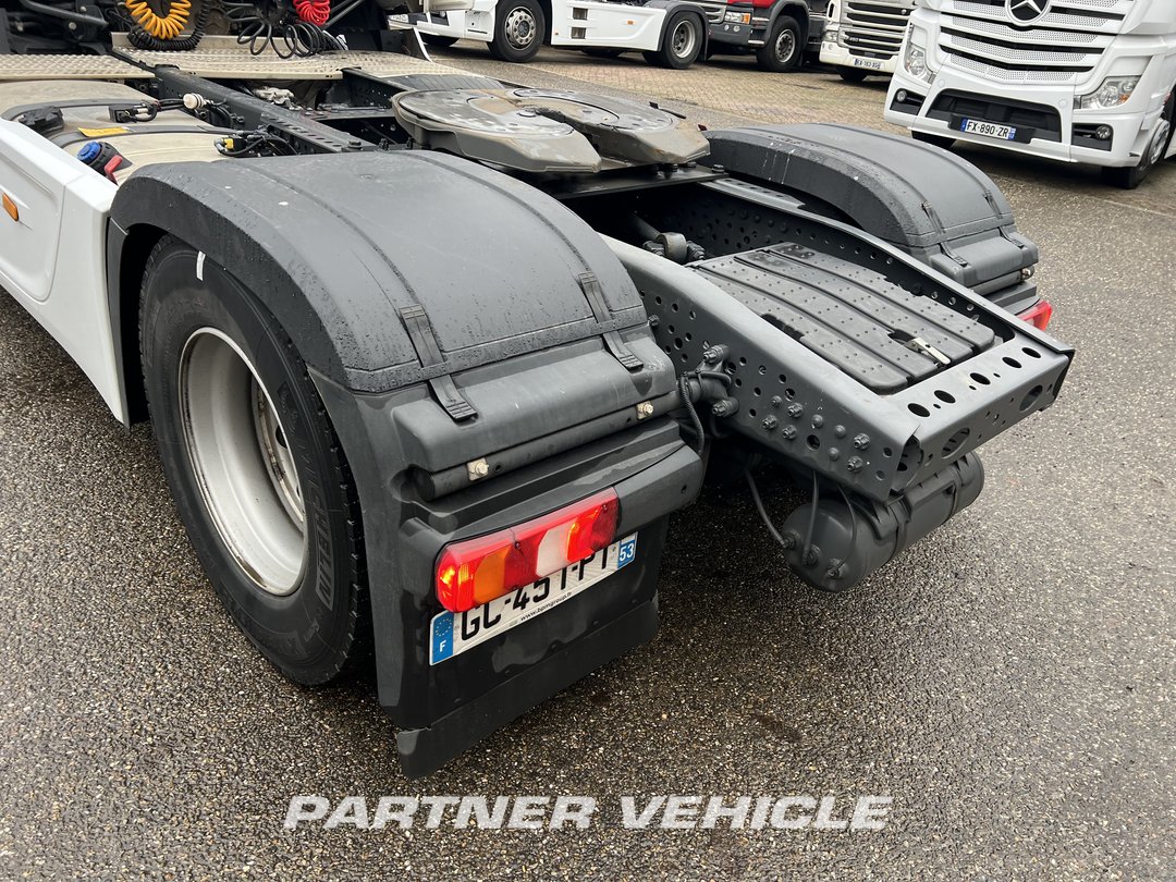 frontLeft : Mercedes Actros 1845 Tractor
