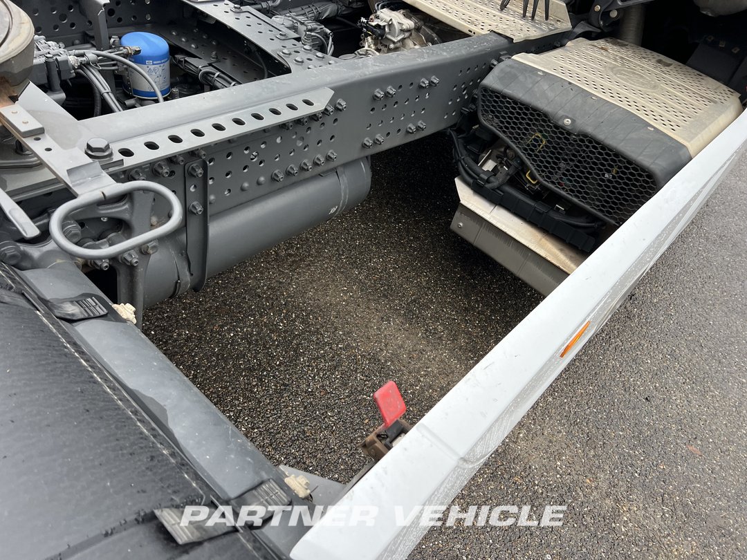 frontLeft : Mercedes Actros 1845 Tractor