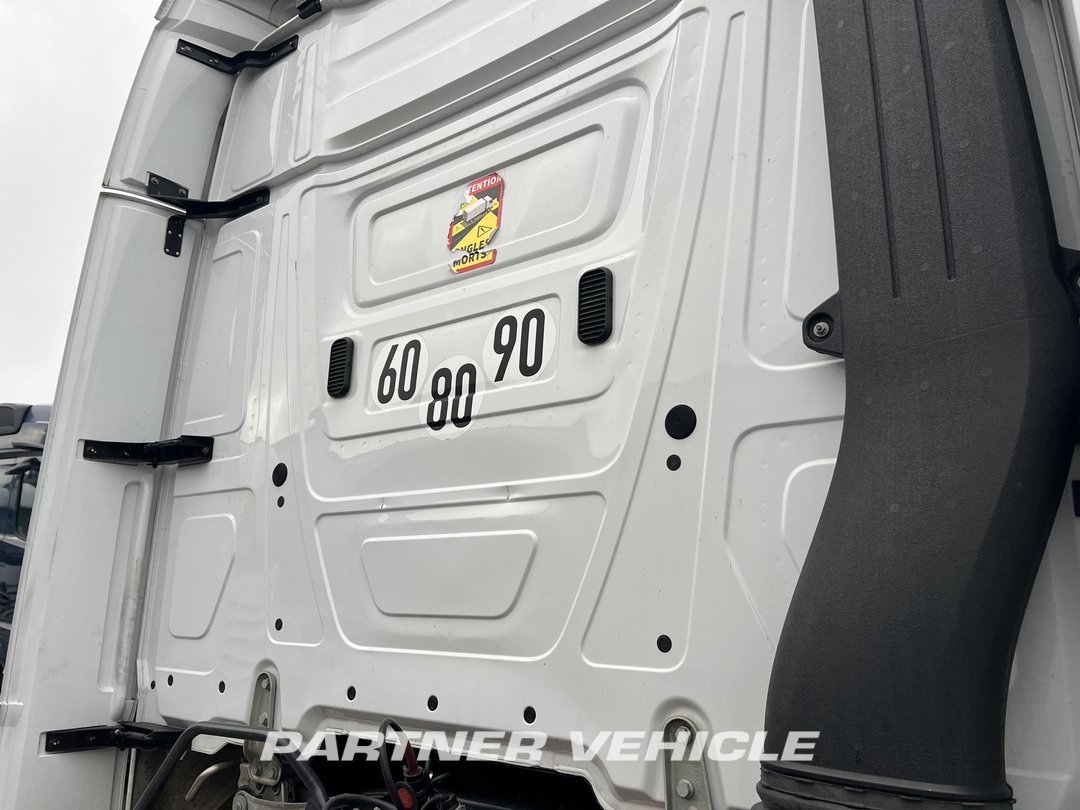 frontLeft : Mercedes Actros 1845 Tractor