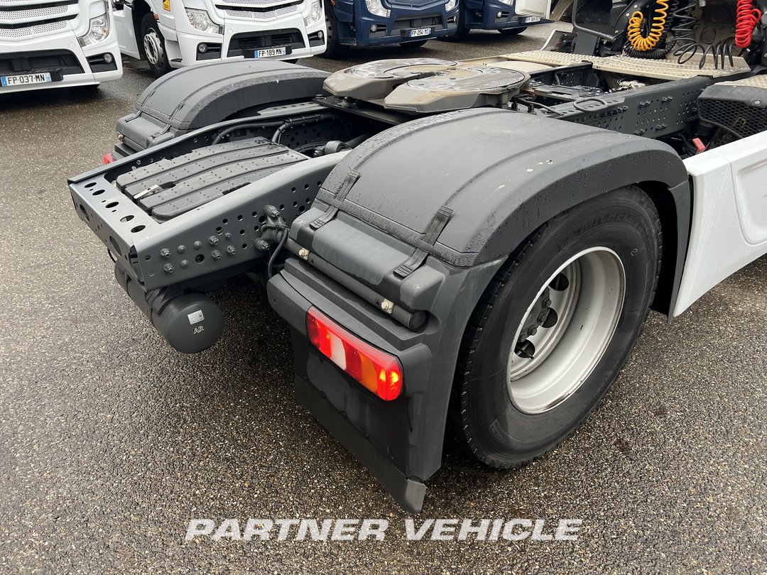 frontLeft : Mercedes Actros 1845 Tractor