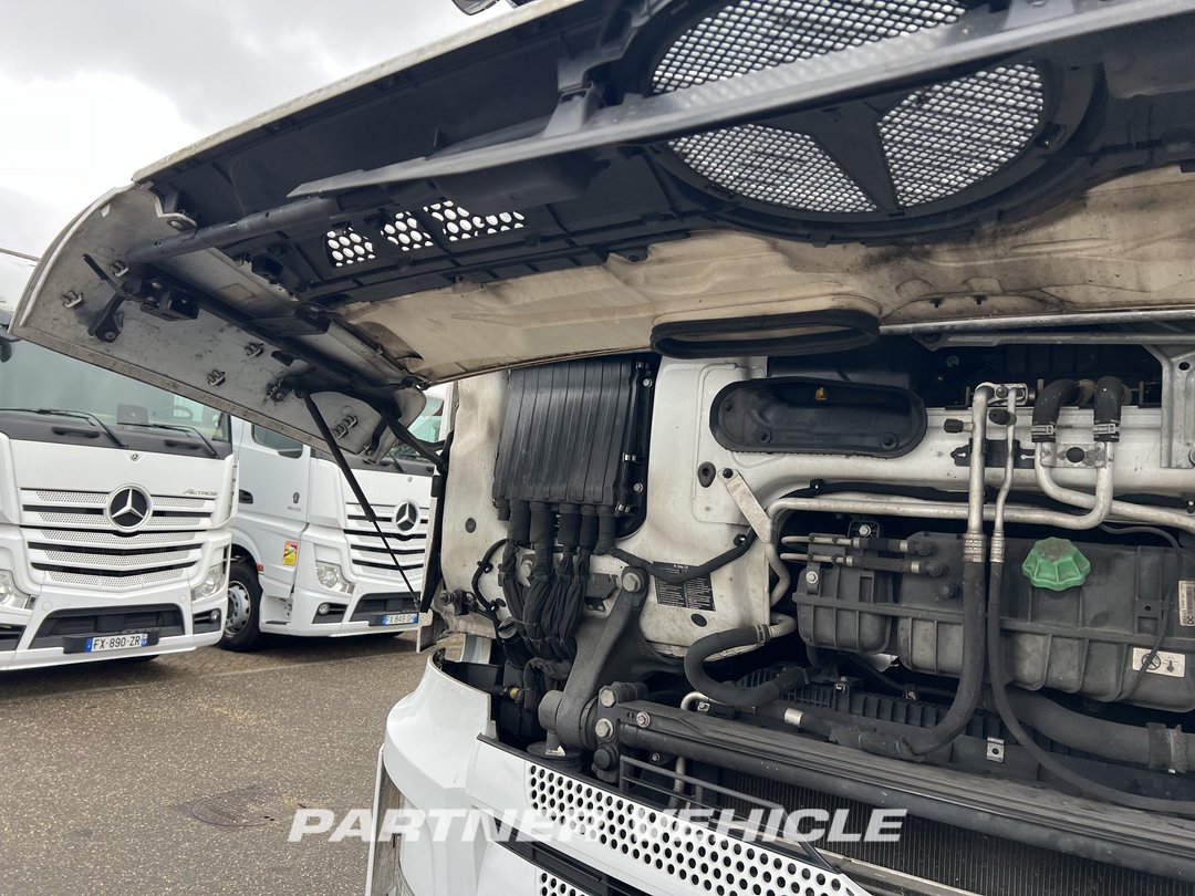 frontLeft : Mercedes Actros 1845 Tractor
