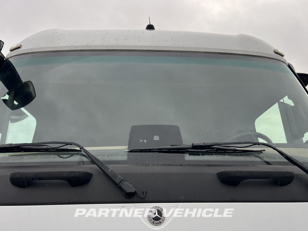 frontLeft : Mercedes Actros 1845 Tractor