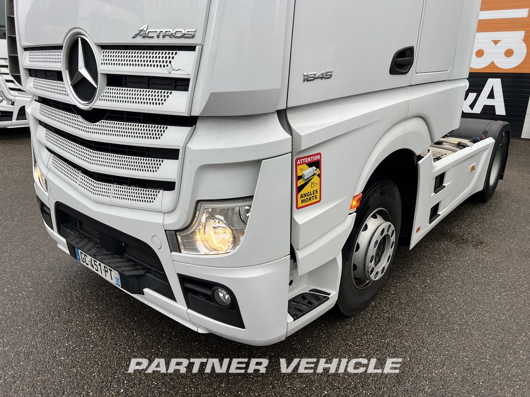 frontLeft : Mercedes Actros 1845 Tractor