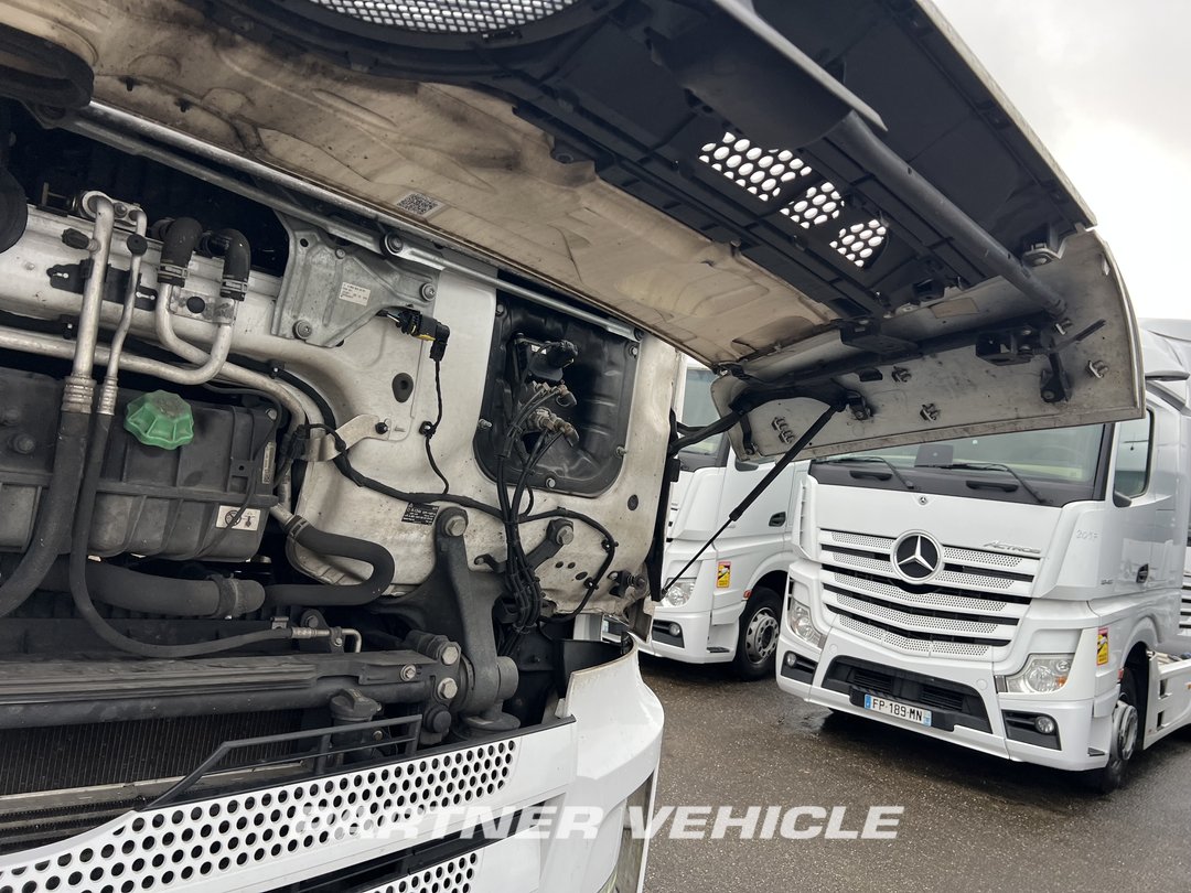 frontLeft : Mercedes Actros 1845 Tractor