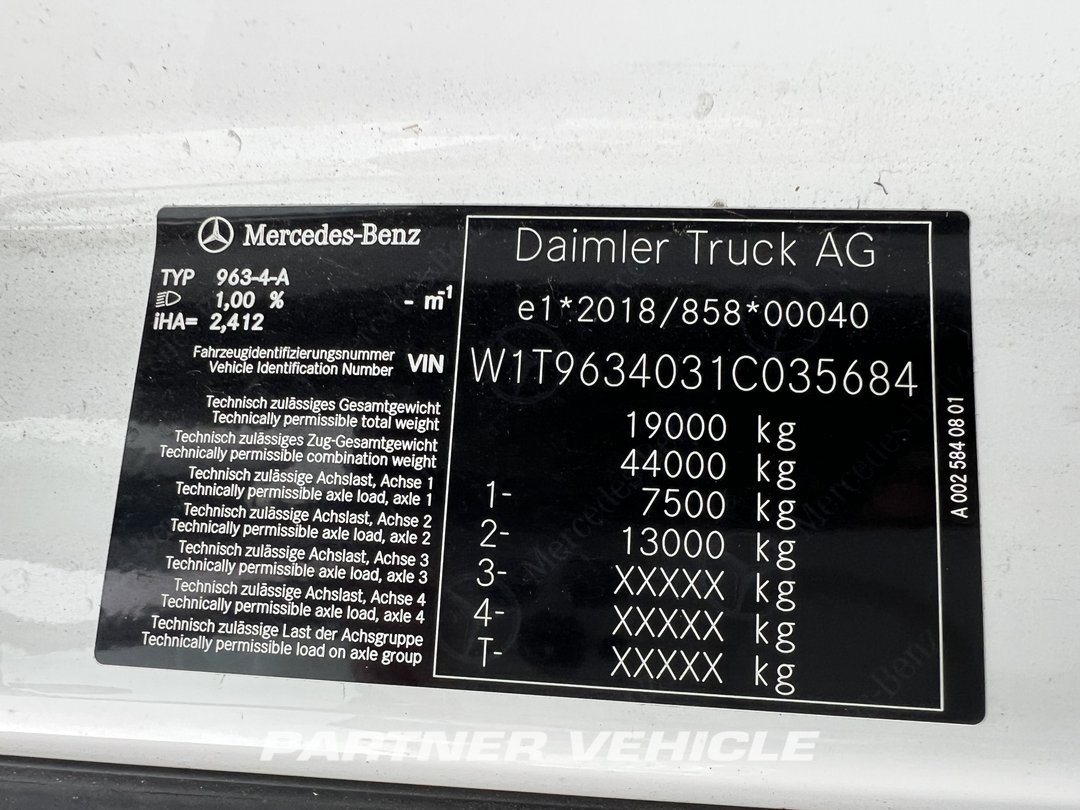 frontLeft : Mercedes Actros 1845 Tractor