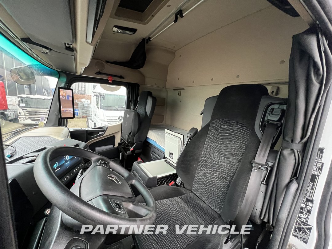 frontLeft : Mercedes Actros 1845 Tractor