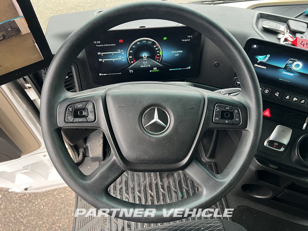 frontLeft : Mercedes Actros 1845 Tractor