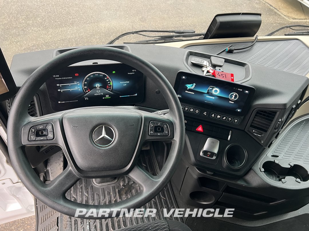 frontLeft : Mercedes Actros 1845 Tractor