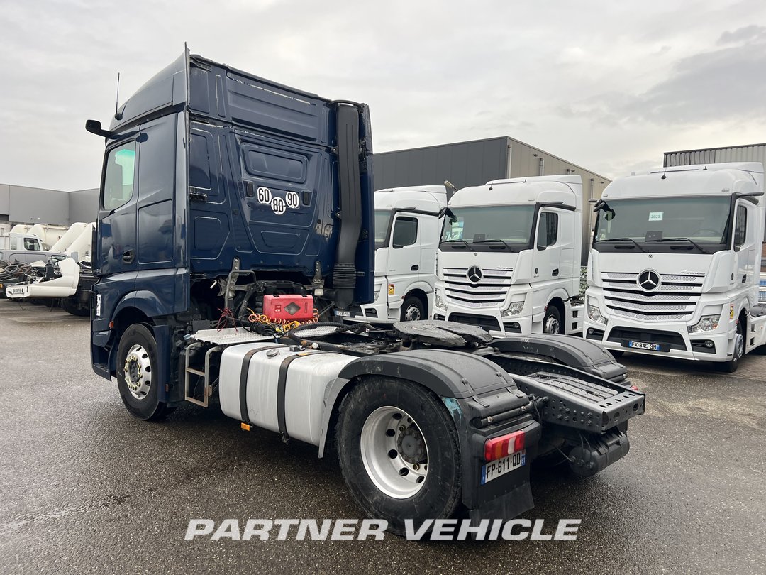 frontLeft : Mercedes Actros 1848 Влекач