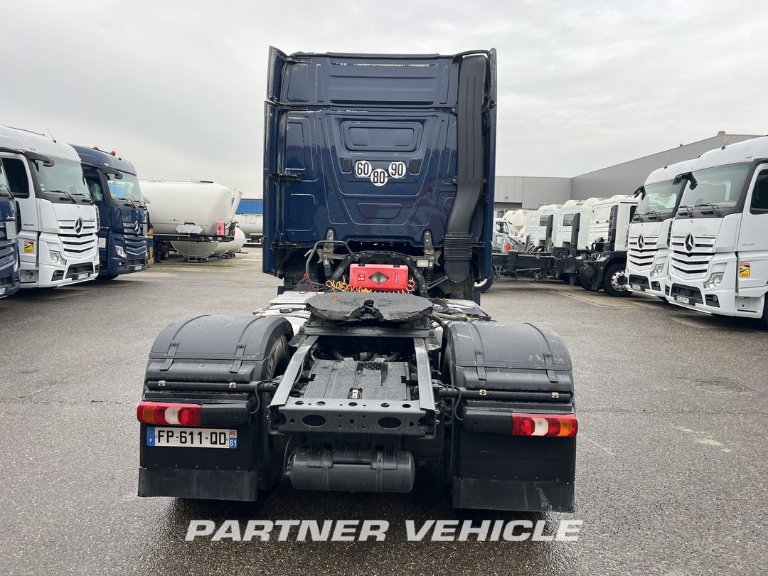 frontLeft : Mercedes Actros 1848 Влекач