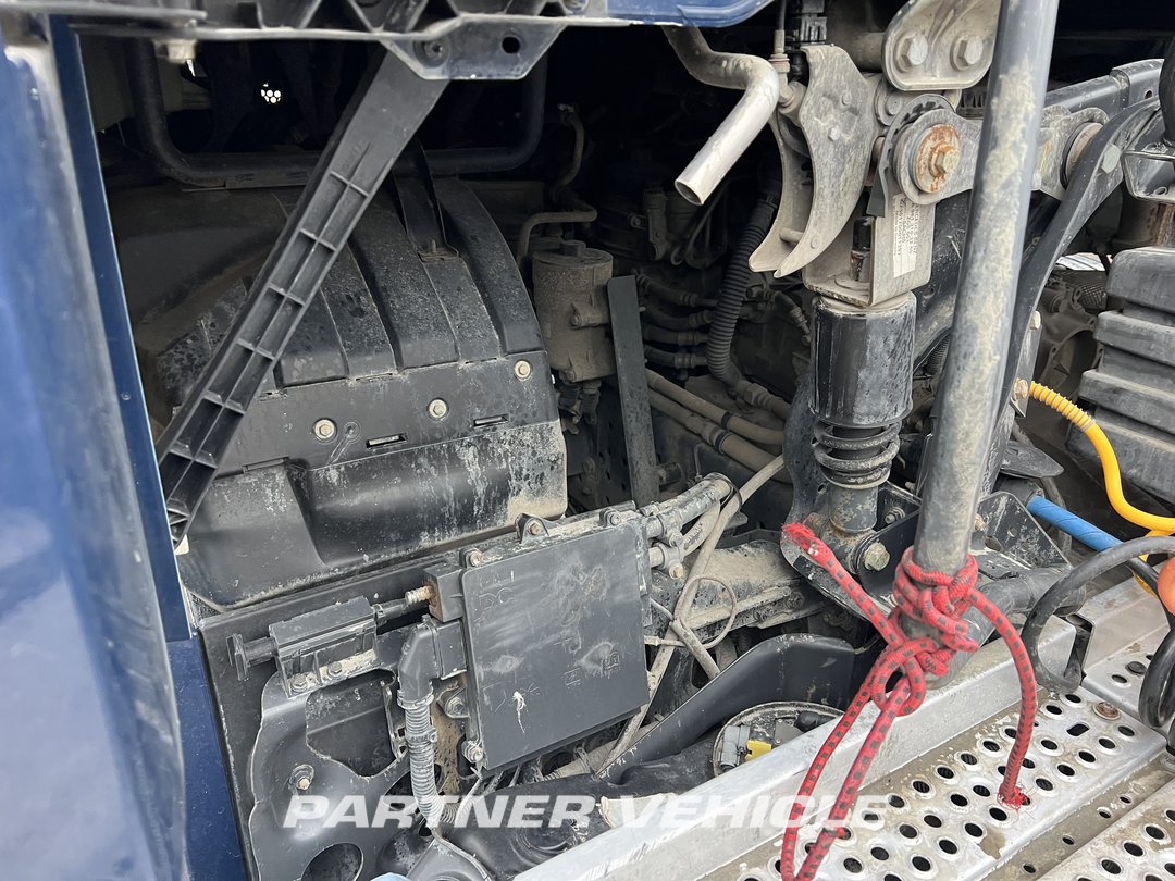 frontLeft : Mercedes Actros 1848 Влекач