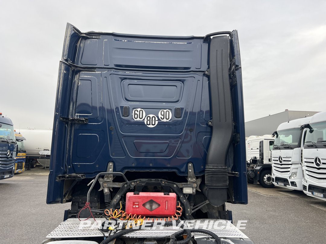 frontLeft : Mercedes Actros 1848 Влекач