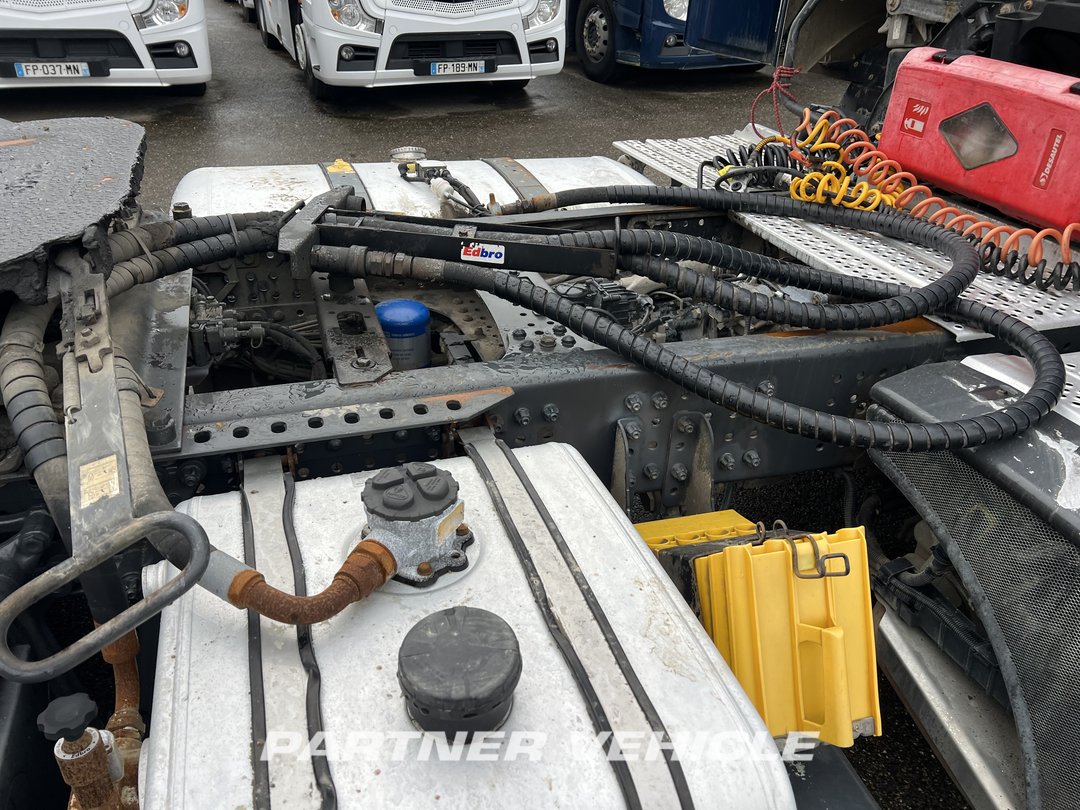 frontLeft : Mercedes Actros 1848 Влекач