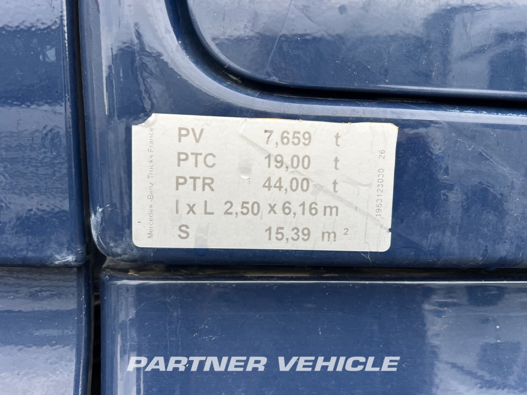frontLeft : Mercedes Actros 1848 Влекач