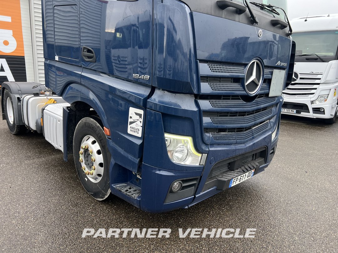 frontLeft : Mercedes Actros 1848 Влекач