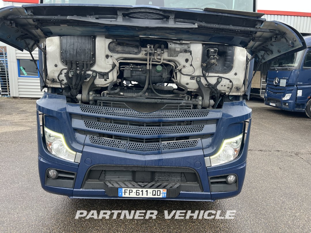 frontLeft : Mercedes Actros 1848 Влекач