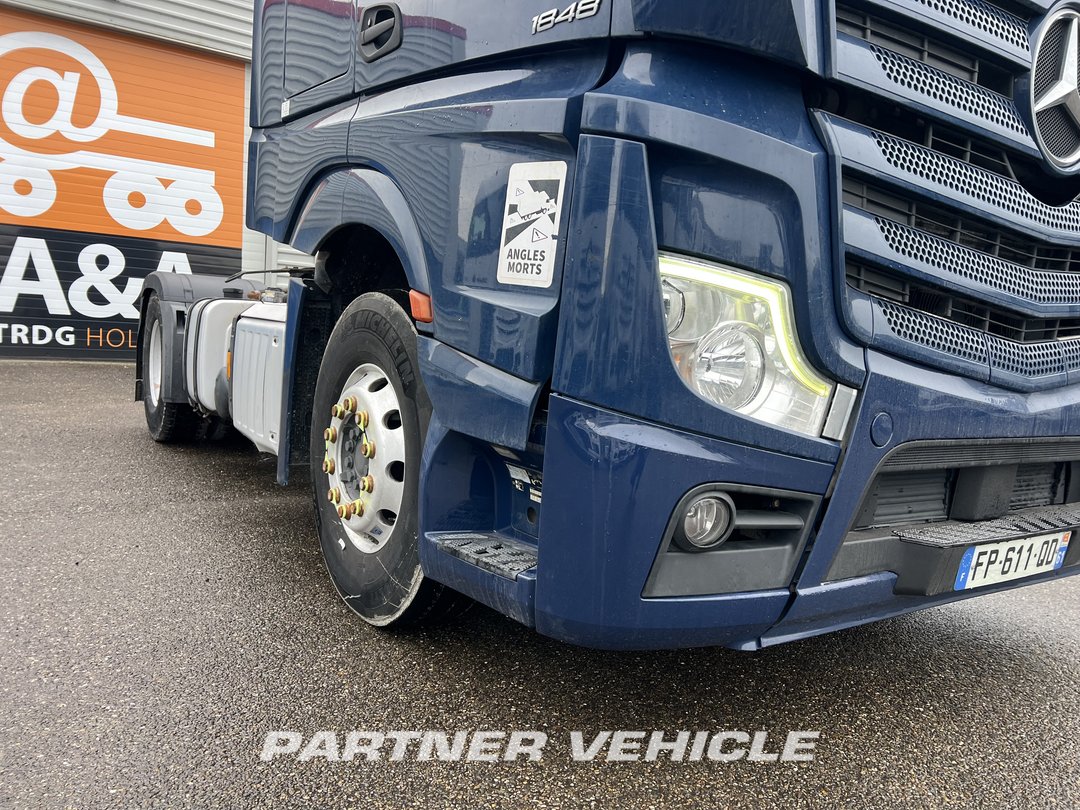frontLeft : Mercedes Actros 1848 Влекач