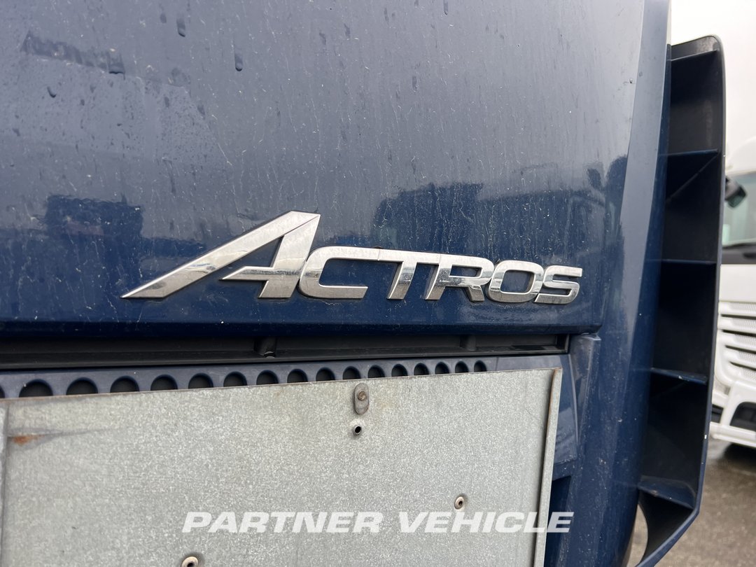 frontLeft : Mercedes Actros 1848 Влекач