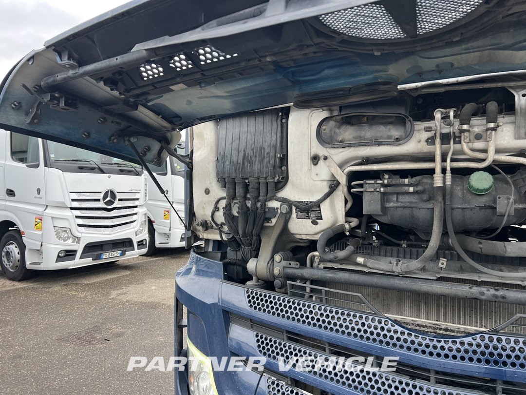frontLeft : Mercedes Actros 1848 Влекач