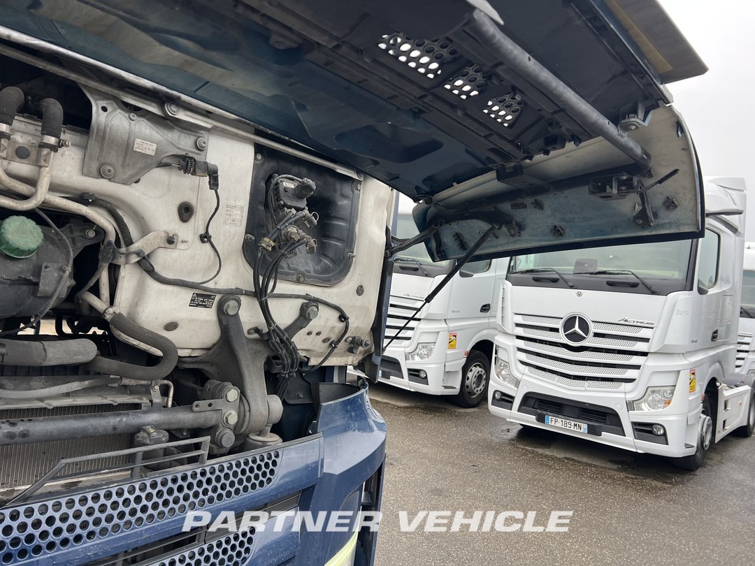 frontLeft : Mercedes Actros 1848 Влекач