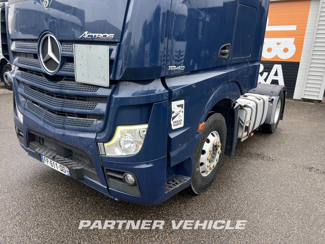 frontLeft : Mercedes Actros 1848 Влекач