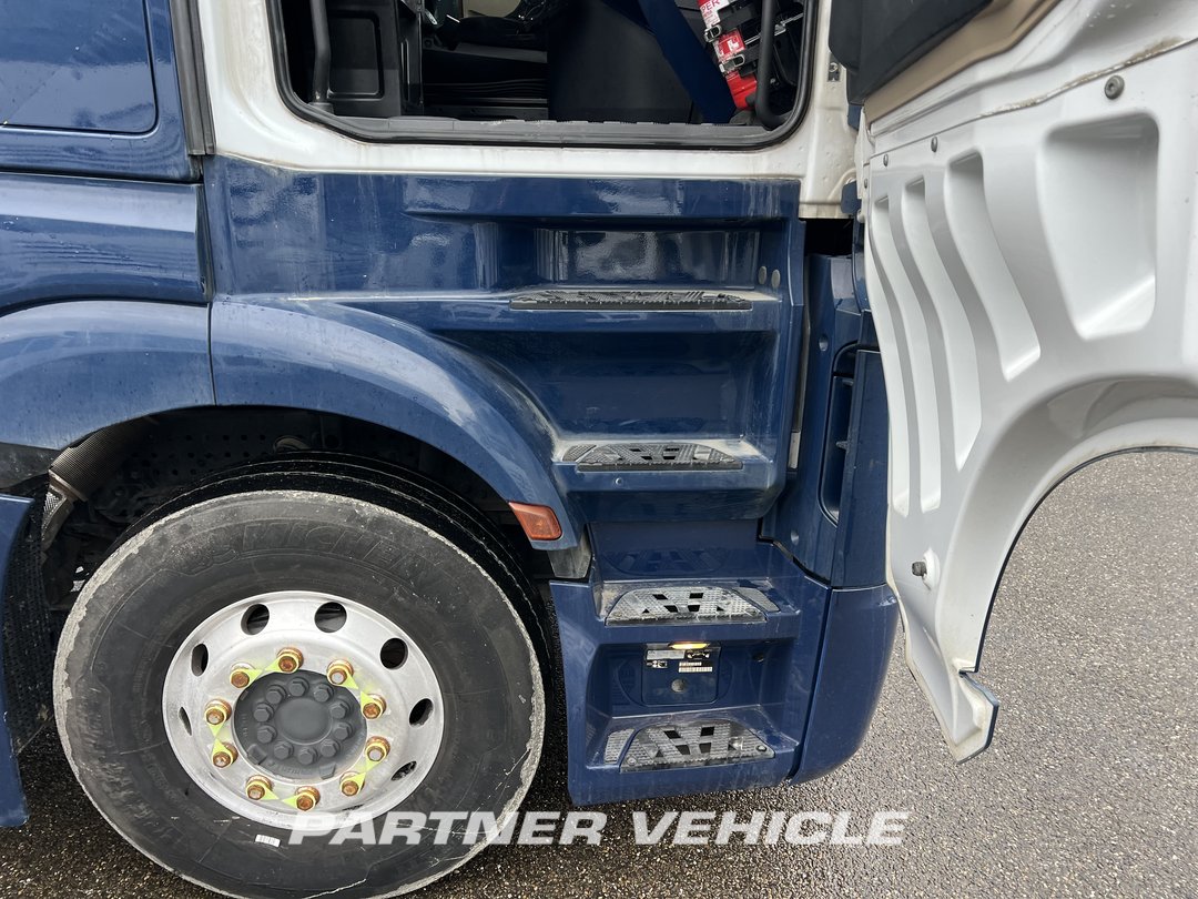 frontLeft : Mercedes Actros 1848 Влекач