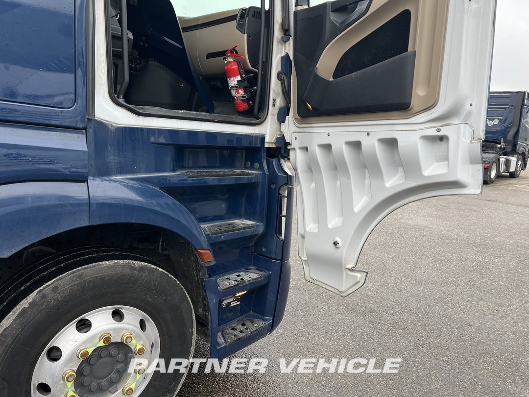 frontLeft : Mercedes Actros 1848 Влекач