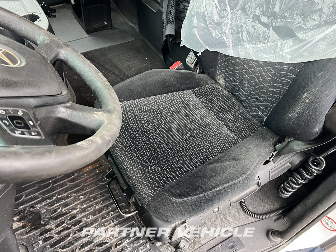 frontLeft : Mercedes Actros 1848 Влекач
