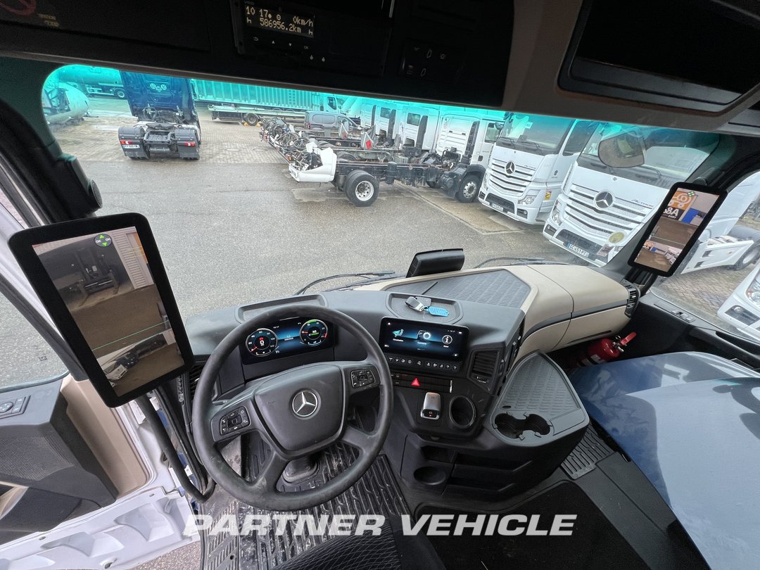 frontLeft : Mercedes Actros 1848 Влекач