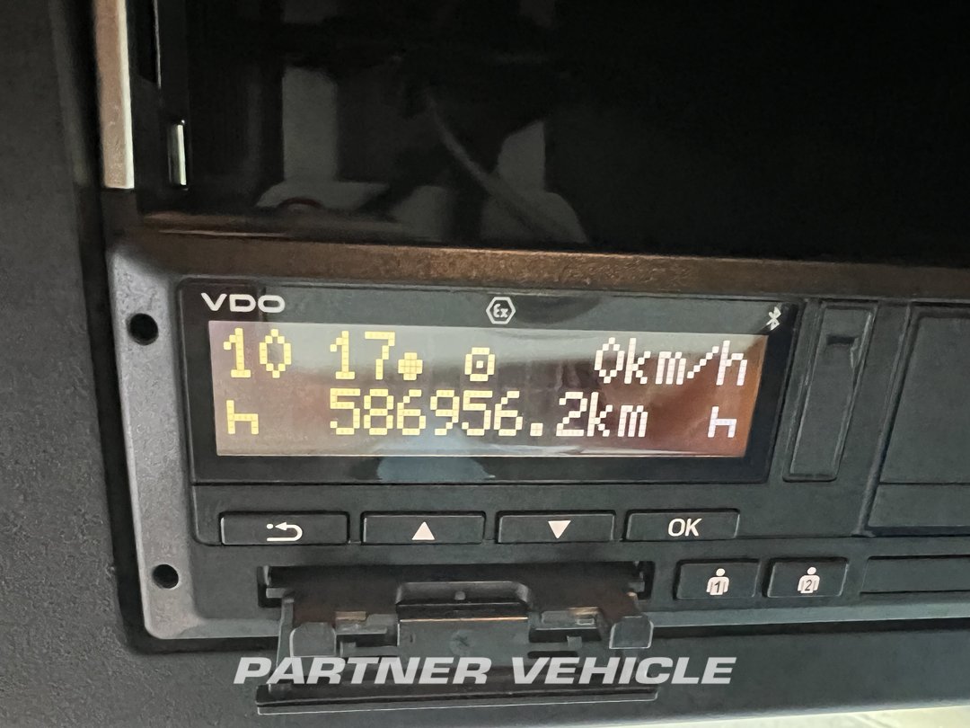 frontLeft : Mercedes Actros 1848 Влекач
