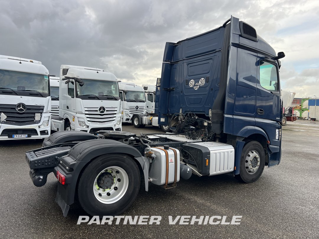 frontLeft : Mercedes Actros 1848 Tractor
