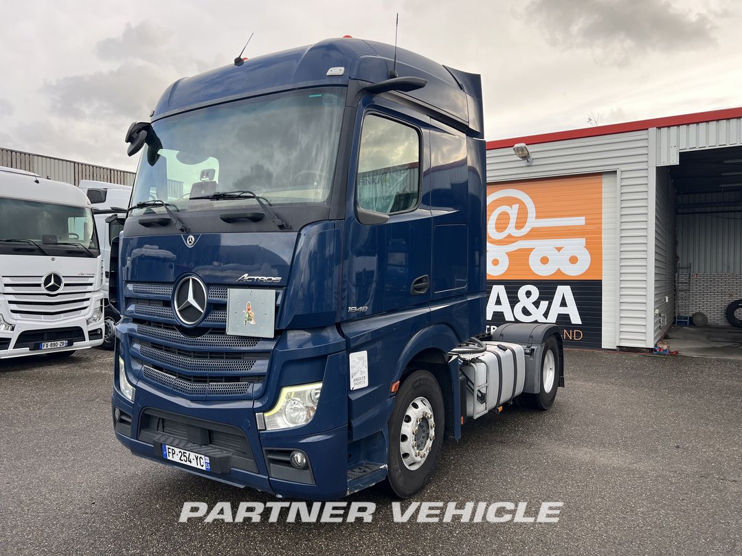 frontLeft : Mercedes Actros 1848 Tractor