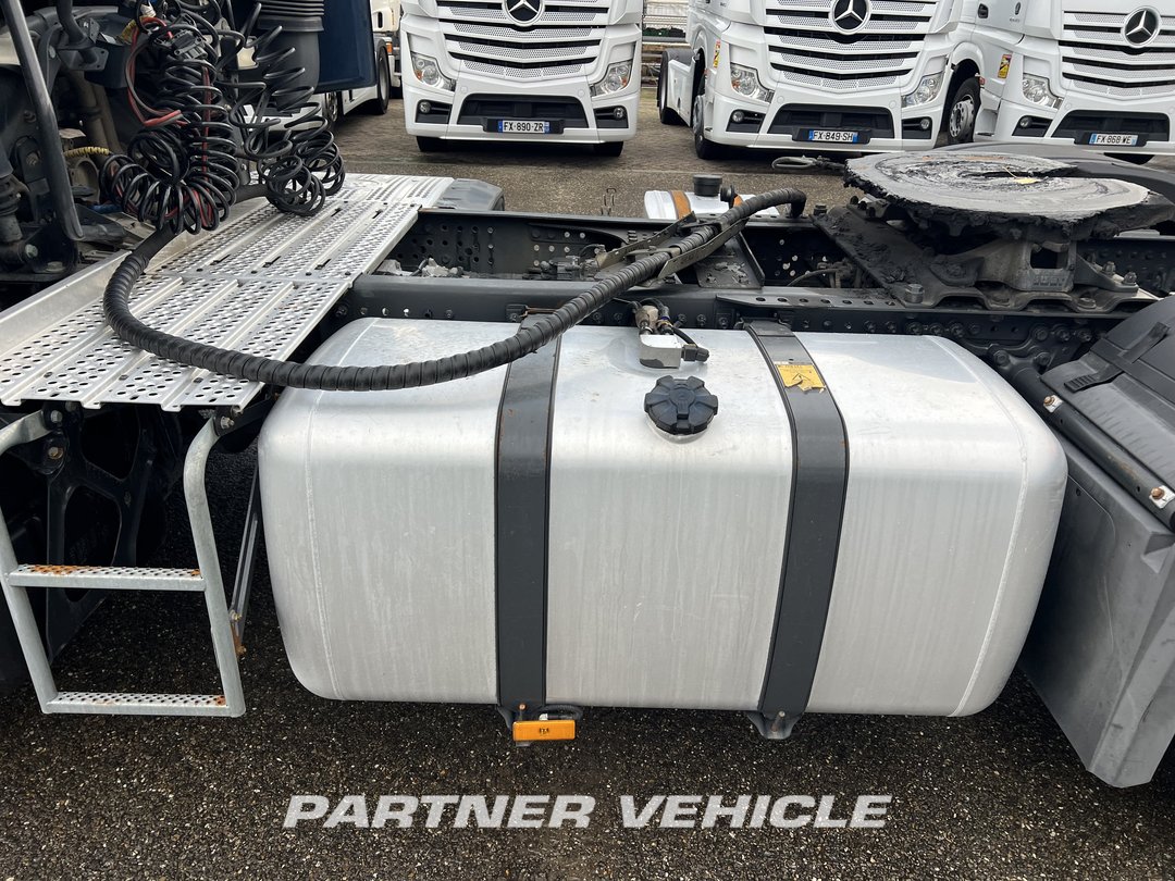 frontLeft : Mercedes Actros 1848 Tractor