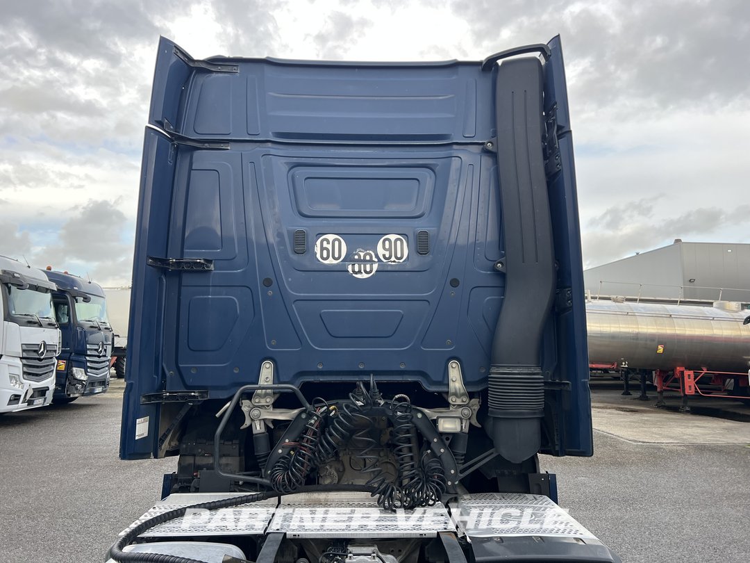 frontLeft : Mercedes Actros 1848 Tractor