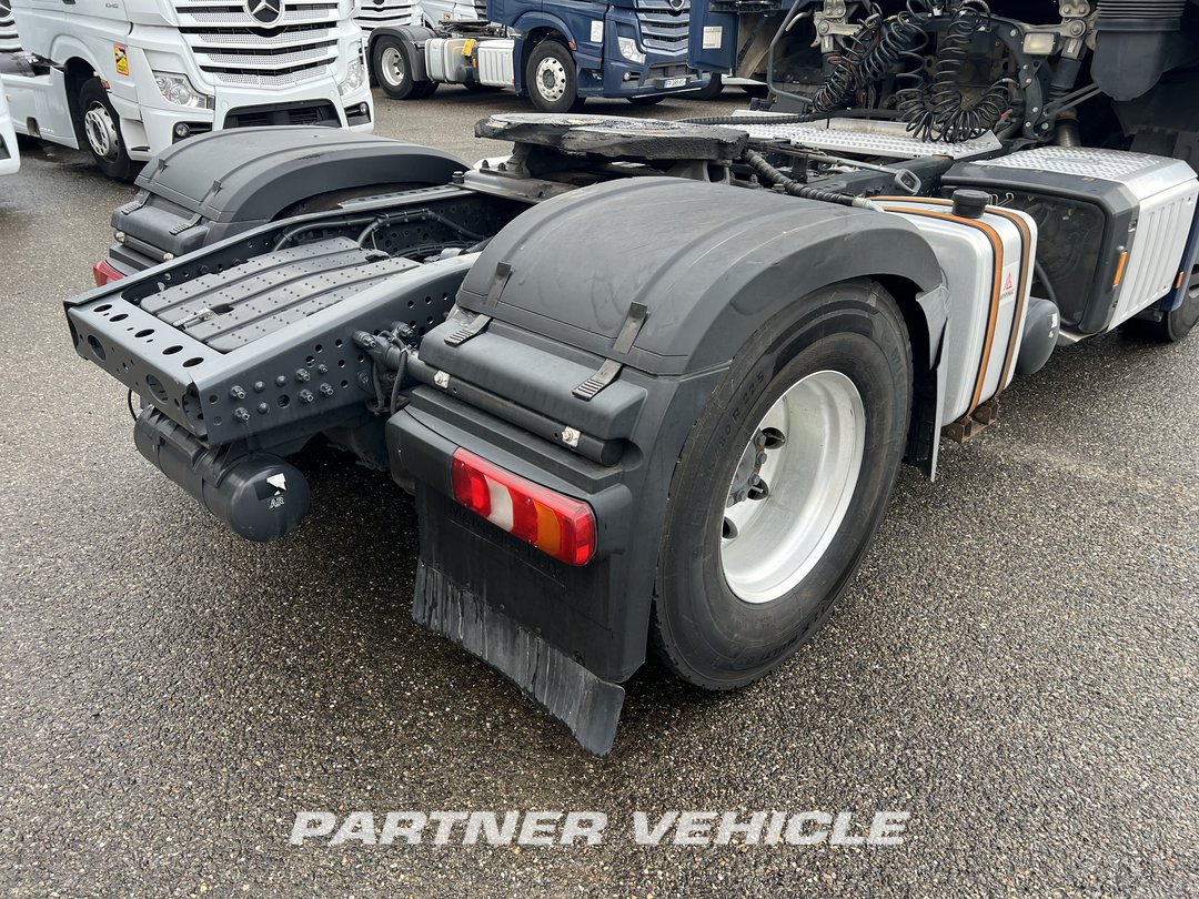 frontLeft : Mercedes Actros 1848 Tractor