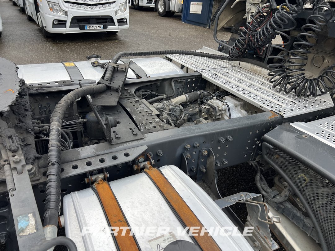 frontLeft : Mercedes Actros 1848 Tractor