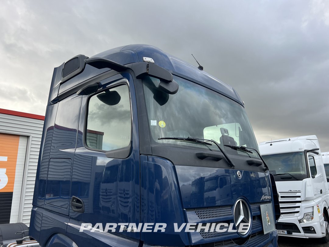 frontLeft : Mercedes Actros 1848 Tractor