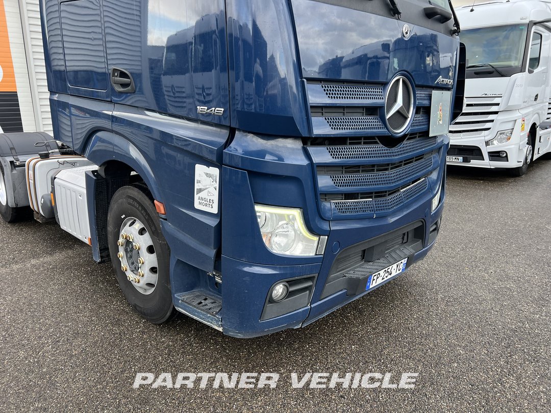 frontLeft : Mercedes Actros 1848 Tractor