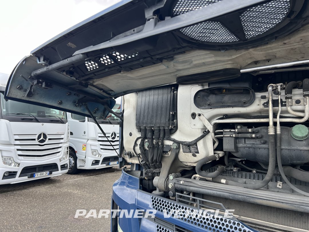 frontLeft : Mercedes Actros 1848 Tractor